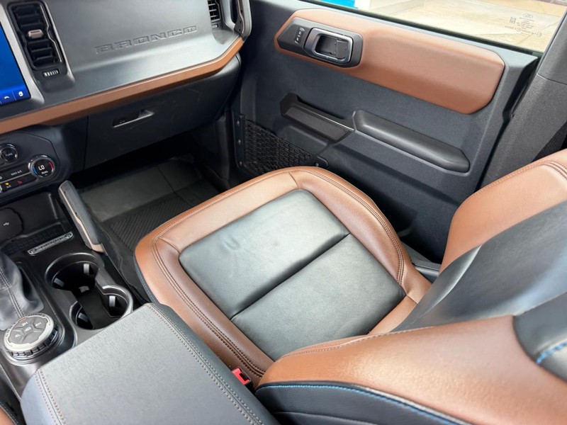 Ford Bronco Vehicle Full-screen Gallery Image 17