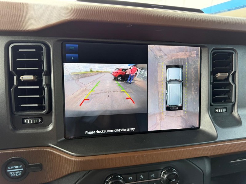 Ford Bronco Vehicle Full-screen Gallery Image 21