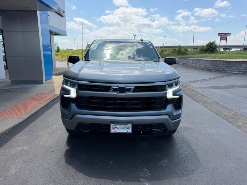 Chevrolet Silverado 1500 Vehicle Full-screen Gallery Image 03
