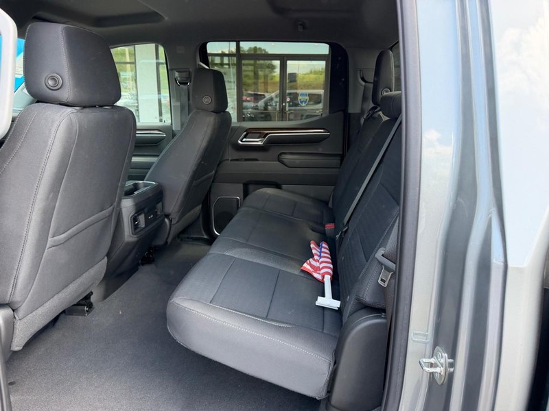 Chevrolet Silverado 1500 Vehicle Full-screen Gallery Image 09
