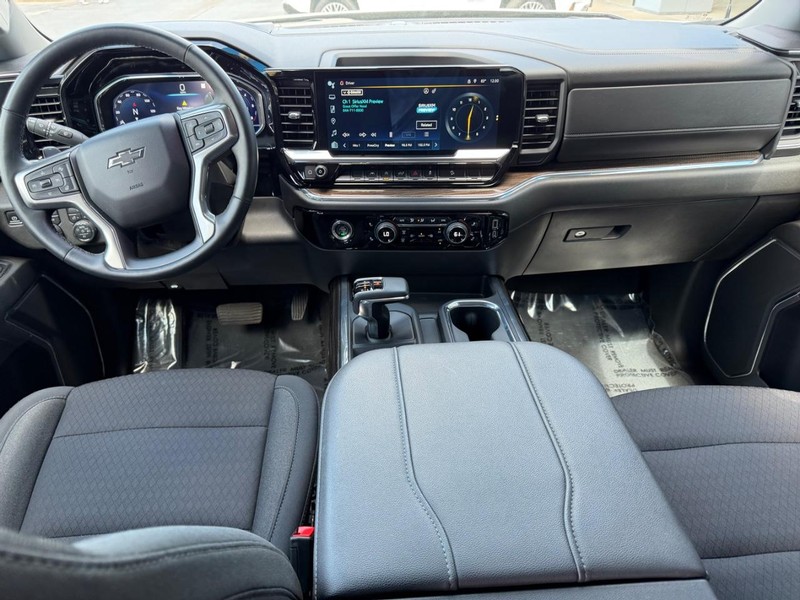 Chevrolet Silverado 1500 Vehicle Full-screen Gallery Image 10