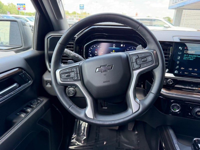 Chevrolet Silverado 1500 Vehicle Full-screen Gallery Image 11