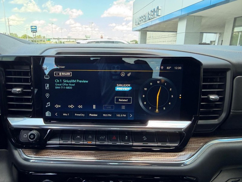 Chevrolet Silverado 1500 Vehicle Full-screen Gallery Image 14