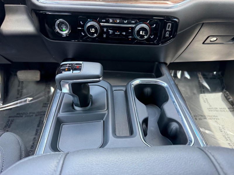 Chevrolet Silverado 1500 Vehicle Full-screen Gallery Image 16