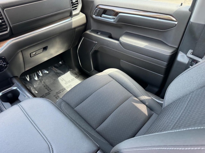 Chevrolet Silverado 1500 Vehicle Full-screen Gallery Image 17