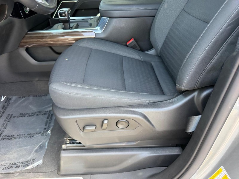 Chevrolet Silverado 1500 Vehicle Full-screen Gallery Image 19