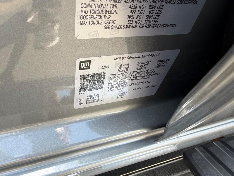 Chevrolet Silverado 1500 Vehicle Full-screen Gallery Image 22