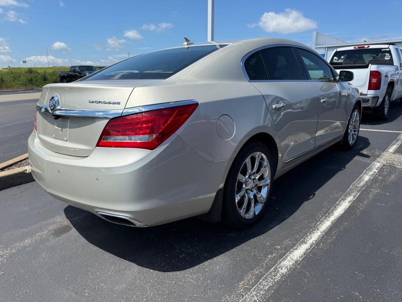 Buick LaCrosse Vehicle Full-screen Gallery Image 02