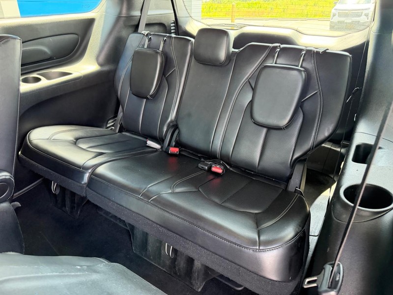 Chrysler Pacifica Vehicle Full-screen Gallery Image 10