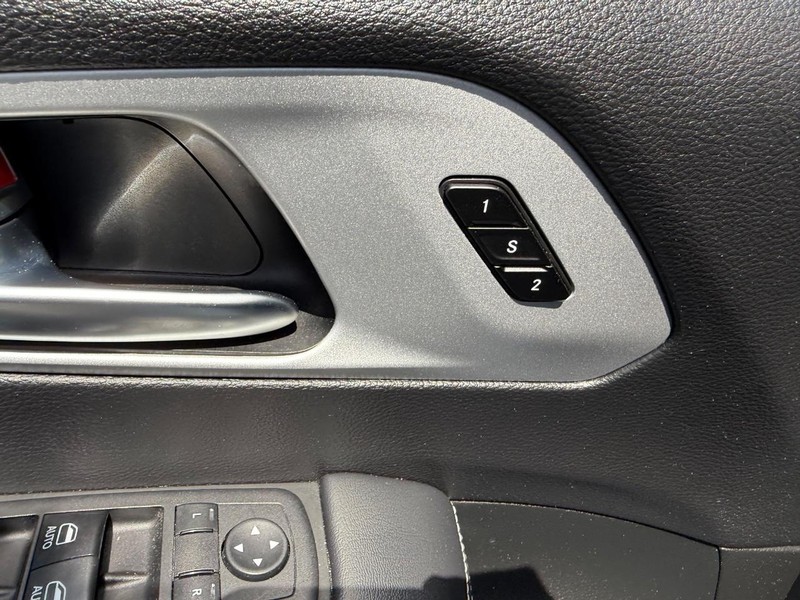 Chrysler Pacifica Vehicle Full-screen Gallery Image 22