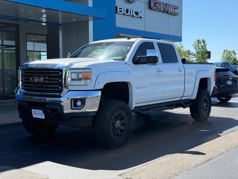 GMC Sierra 2500HD Vehicle Full-screen Gallery Image 02