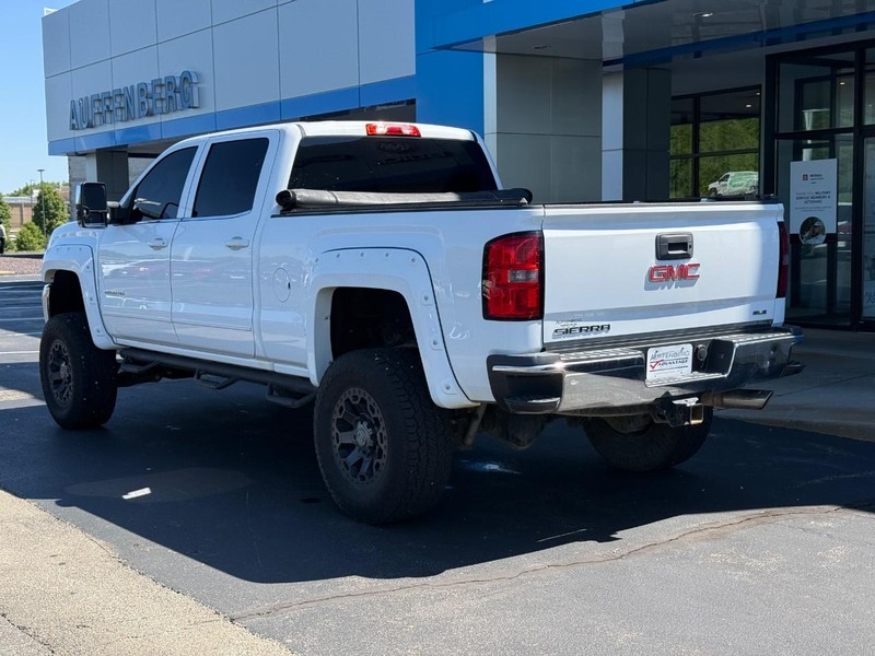 GMC Sierra 2500HD Vehicle Full-screen Gallery Image 03