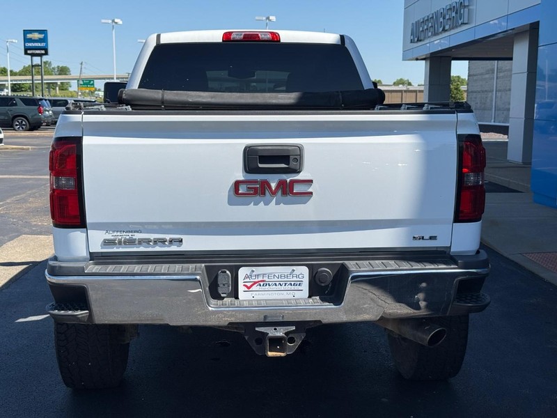GMC Sierra 2500HD Vehicle Full-screen Gallery Image 04