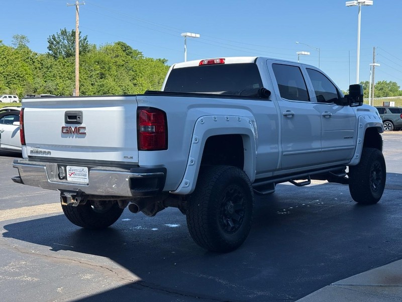 GMC Sierra 2500HD Vehicle Full-screen Gallery Image 05