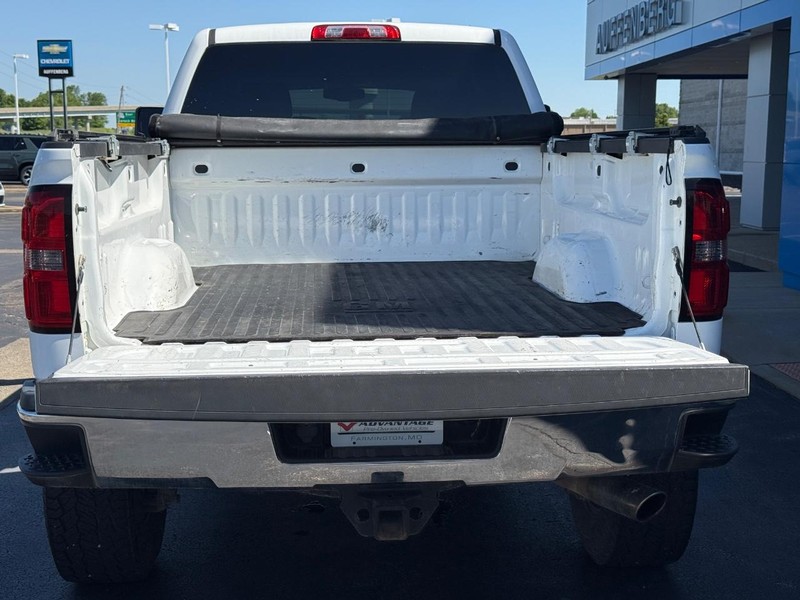 GMC Sierra 2500HD Vehicle Full-screen Gallery Image 06