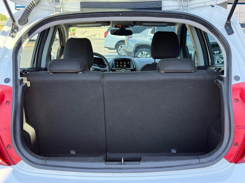 Chevrolet Spark Vehicle Full-screen Gallery Image 06