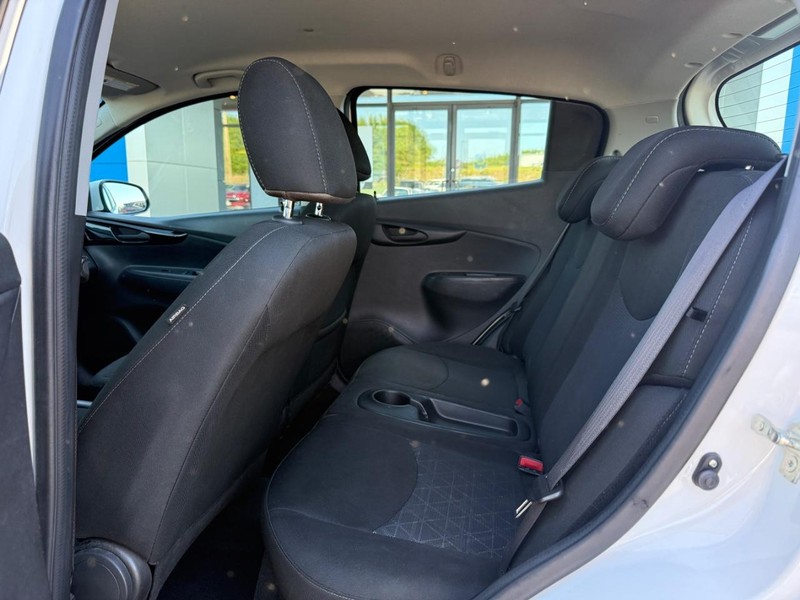 Chevrolet Spark Vehicle Full-screen Gallery Image 10