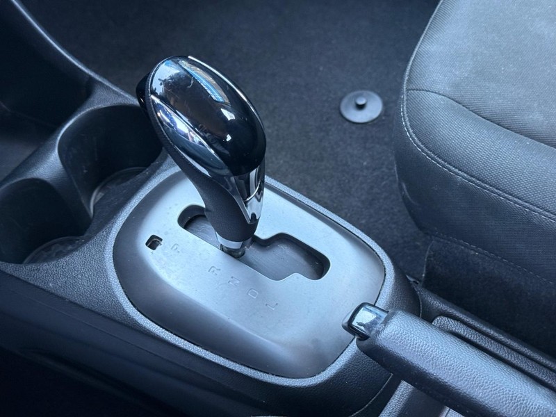 Chevrolet Spark Vehicle Full-screen Gallery Image 18