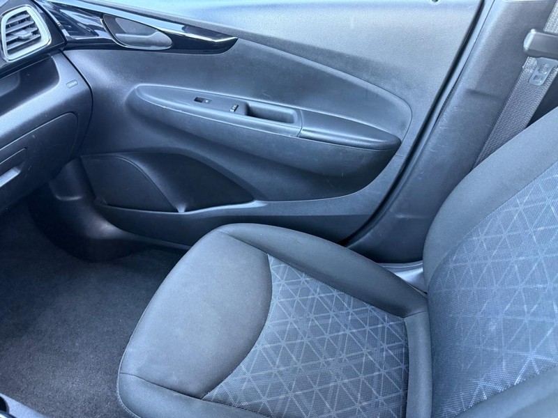 Chevrolet Spark Vehicle Full-screen Gallery Image 19