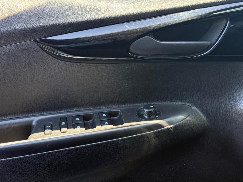 Chevrolet Spark Vehicle Full-screen Gallery Image 22
