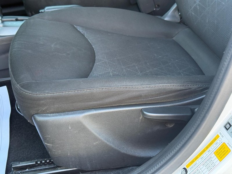 Chevrolet Spark Vehicle Full-screen Gallery Image 23