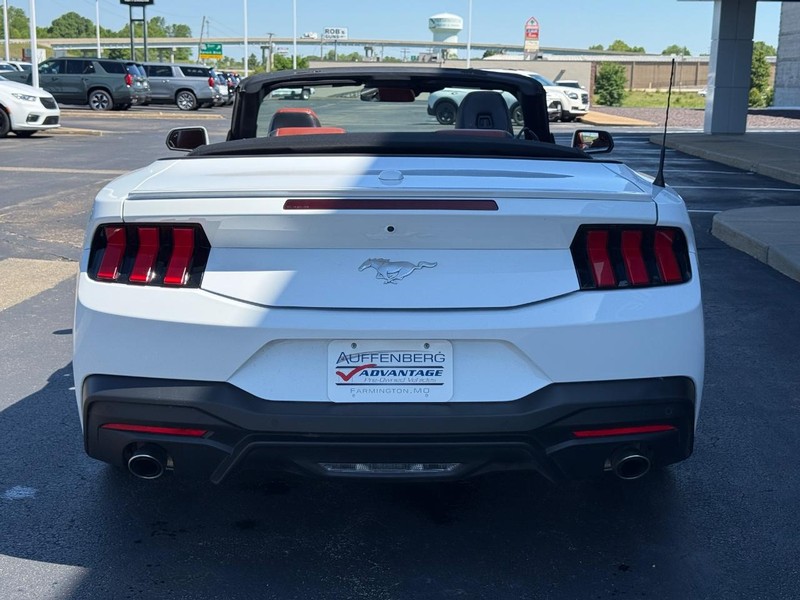 Ford Mustang Vehicle Full-screen Gallery Image 07