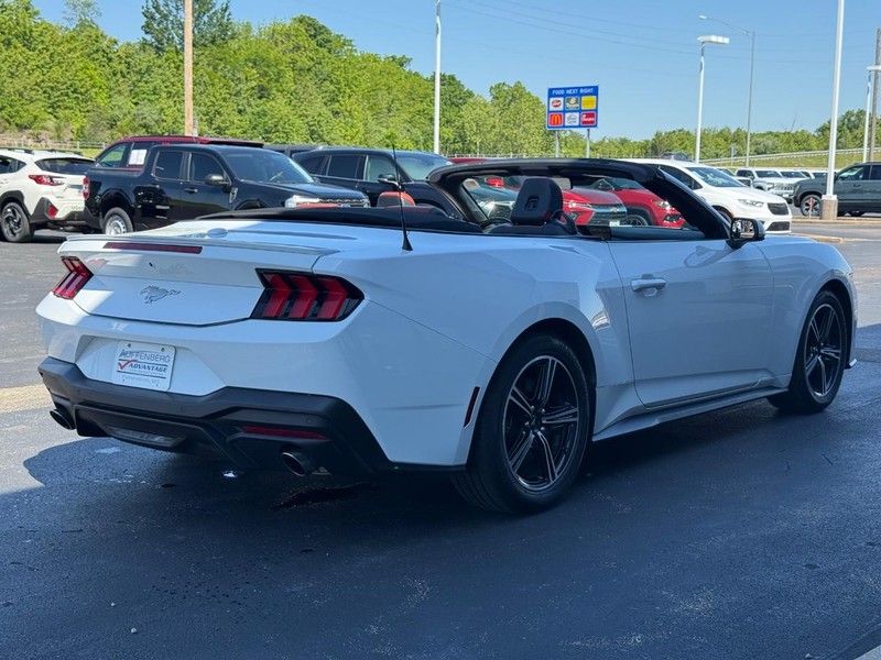 Ford Mustang Vehicle Full-screen Gallery Image 08