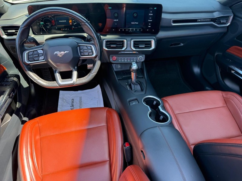 Ford Mustang Vehicle Full-screen Gallery Image 15