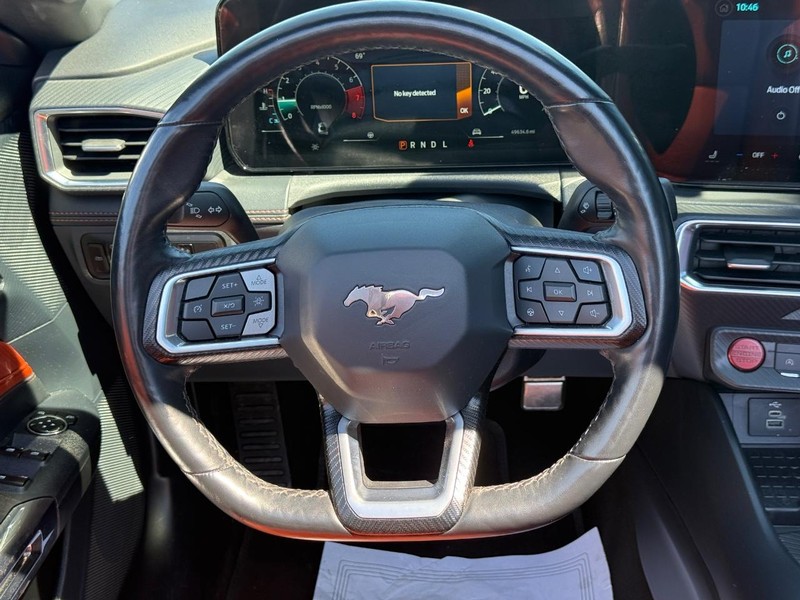 Ford Mustang Vehicle Full-screen Gallery Image 16