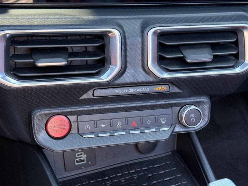 Ford Mustang Vehicle Full-screen Gallery Image 21