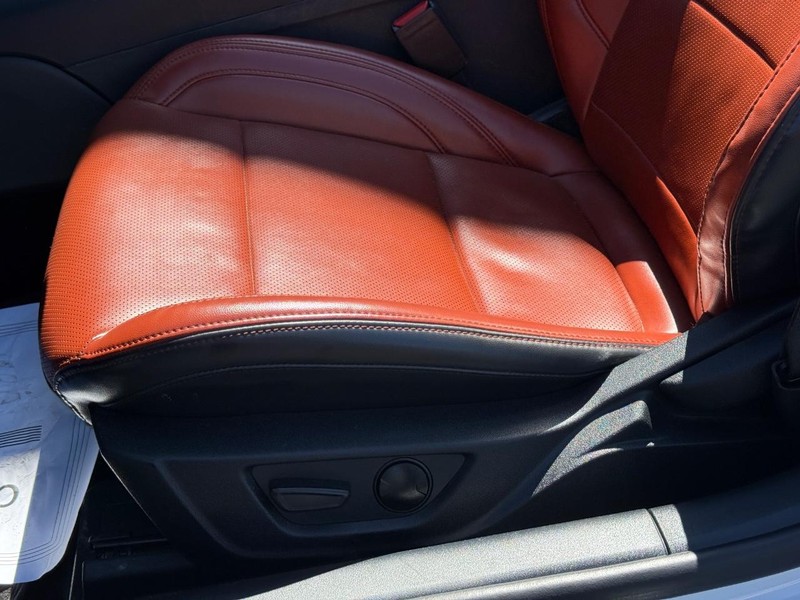 Ford Mustang Vehicle Full-screen Gallery Image 27