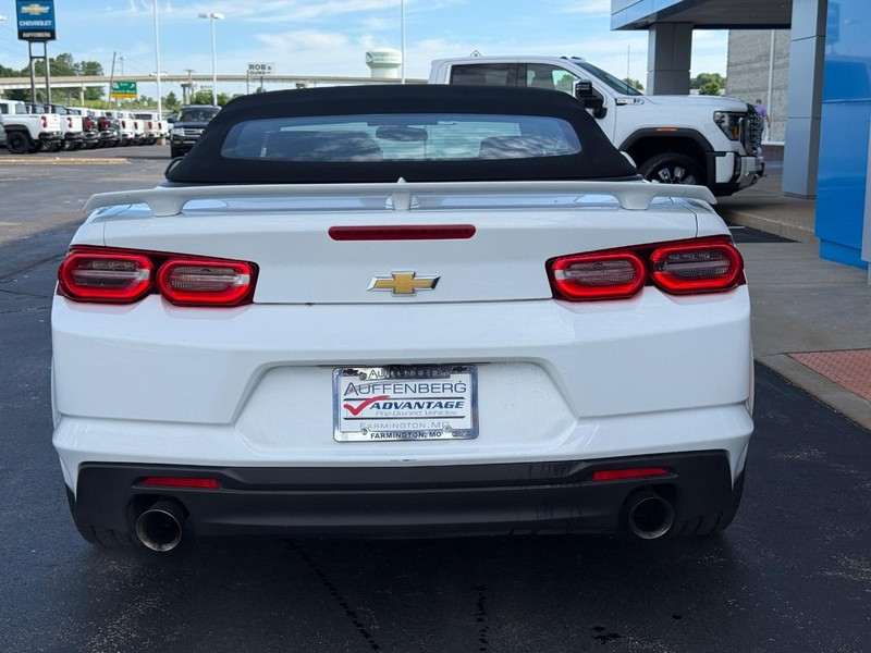 Chevrolet Camaro Vehicle Full-screen Gallery Image 04