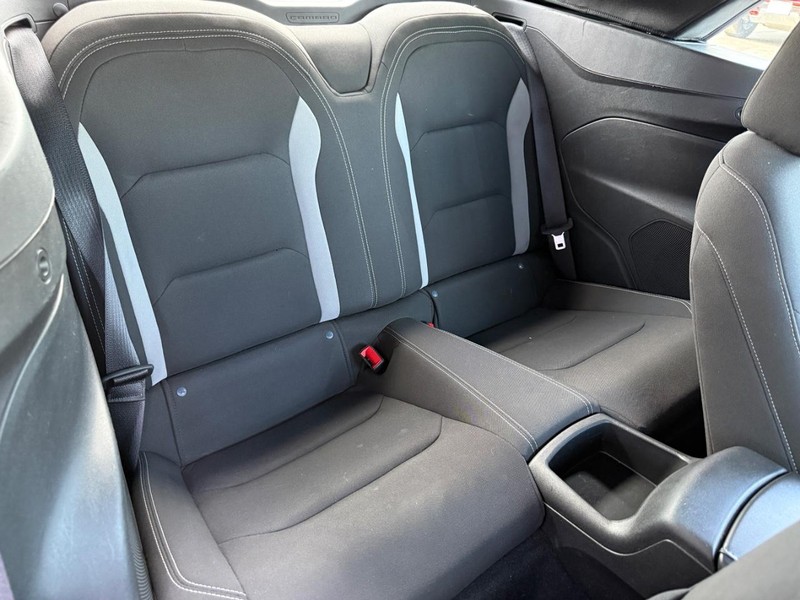 Chevrolet Camaro Vehicle Full-screen Gallery Image 10