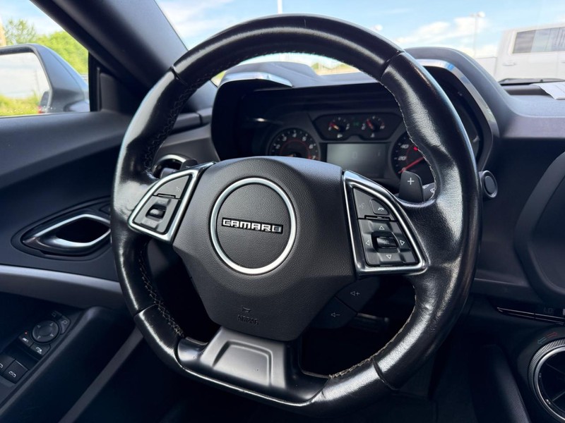 Chevrolet Camaro Vehicle Full-screen Gallery Image 13