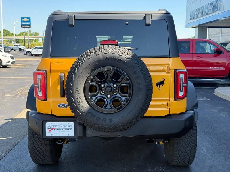 Ford Bronco Vehicle Full-screen Gallery Image 04