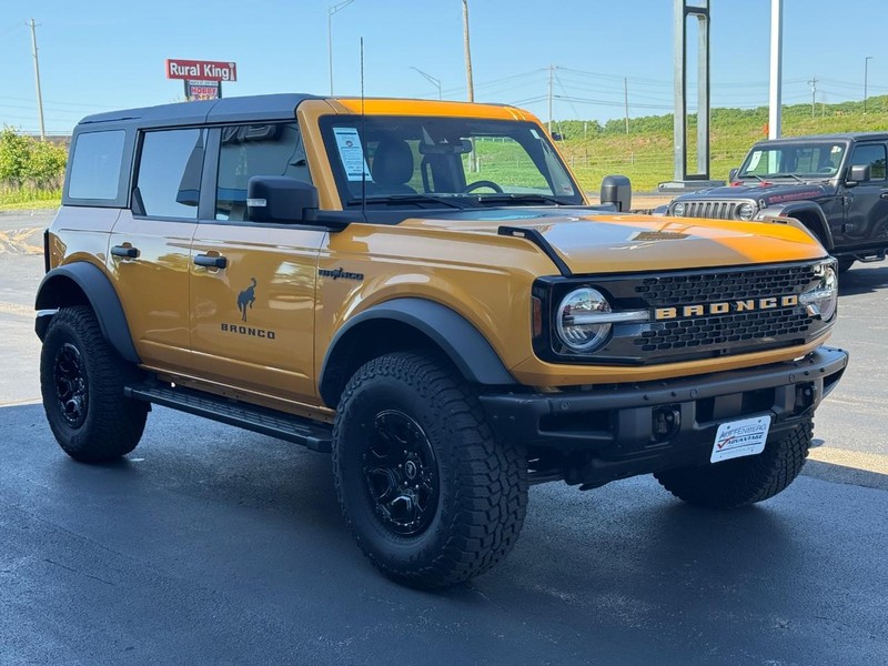 Ford Bronco Vehicle Full-screen Gallery Image 08