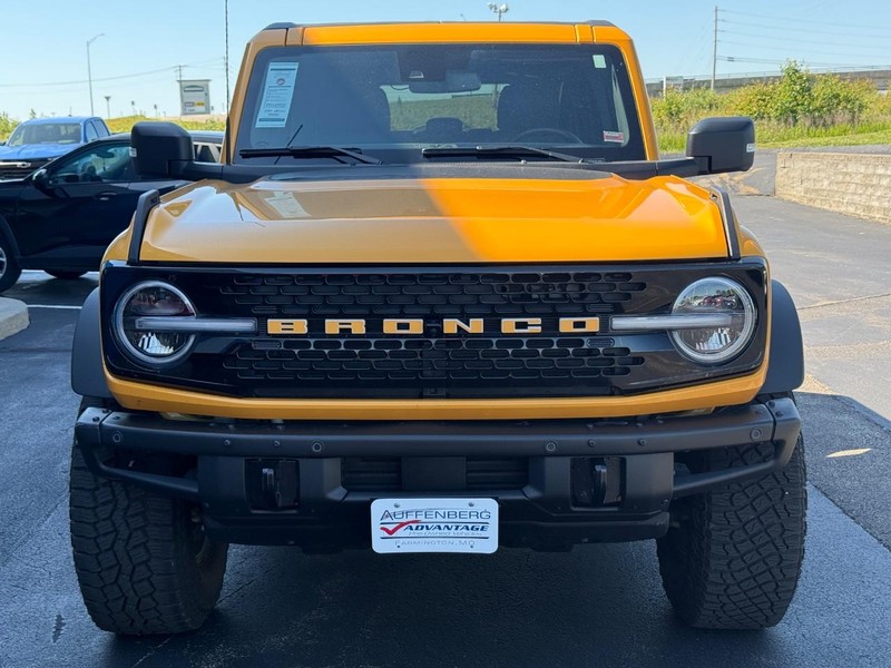 Ford Bronco Vehicle Full-screen Gallery Image 09