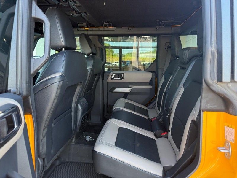 Ford Bronco Vehicle Full-screen Gallery Image 10