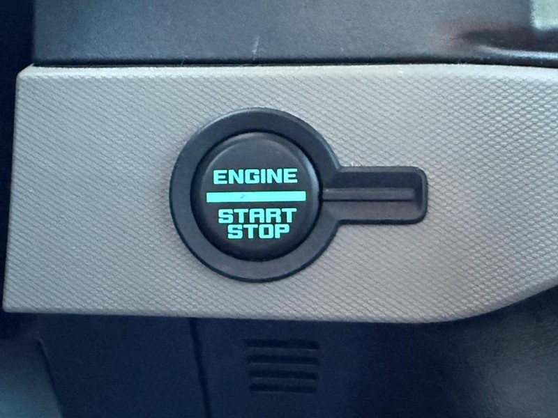 Ford Bronco Vehicle Full-screen Gallery Image 17