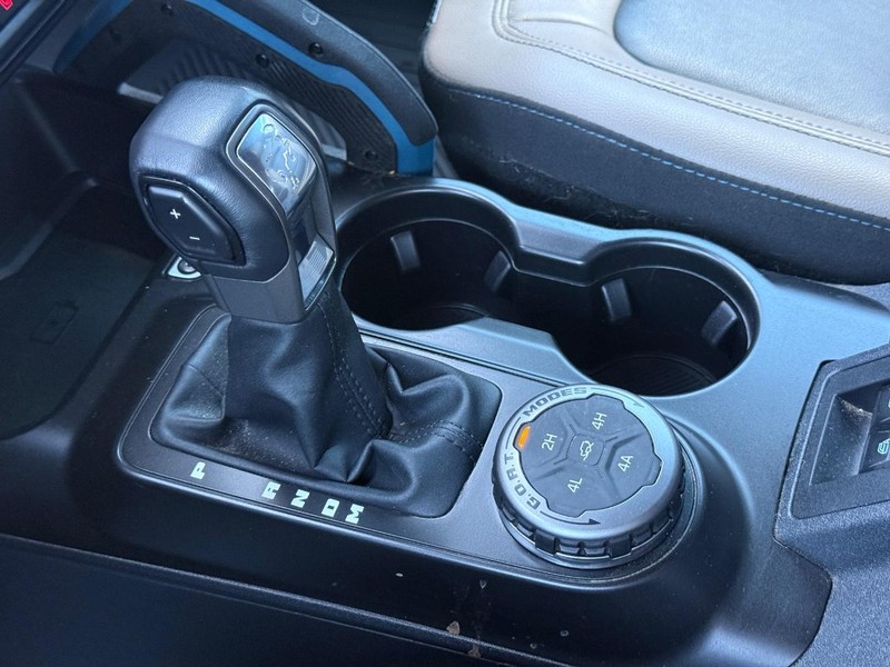 Ford Bronco Vehicle Full-screen Gallery Image 19