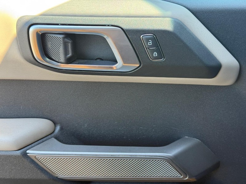 Ford Bronco Vehicle Full-screen Gallery Image 23