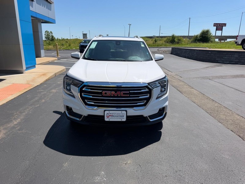 GMC Terrain Vehicle Full-screen Gallery Image 03