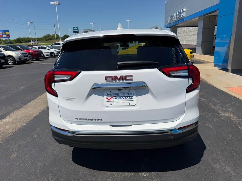 GMC Terrain Vehicle Full-screen Gallery Image 06