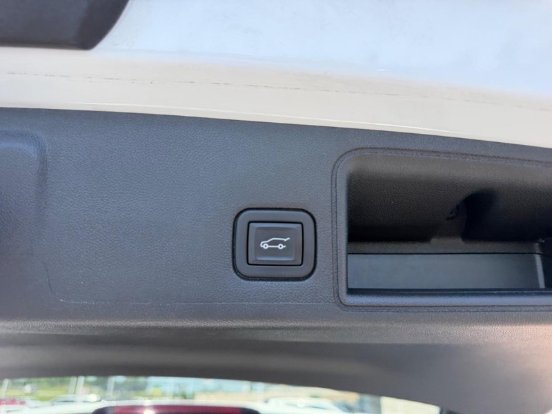 GMC Terrain Vehicle Full-screen Gallery Image 08