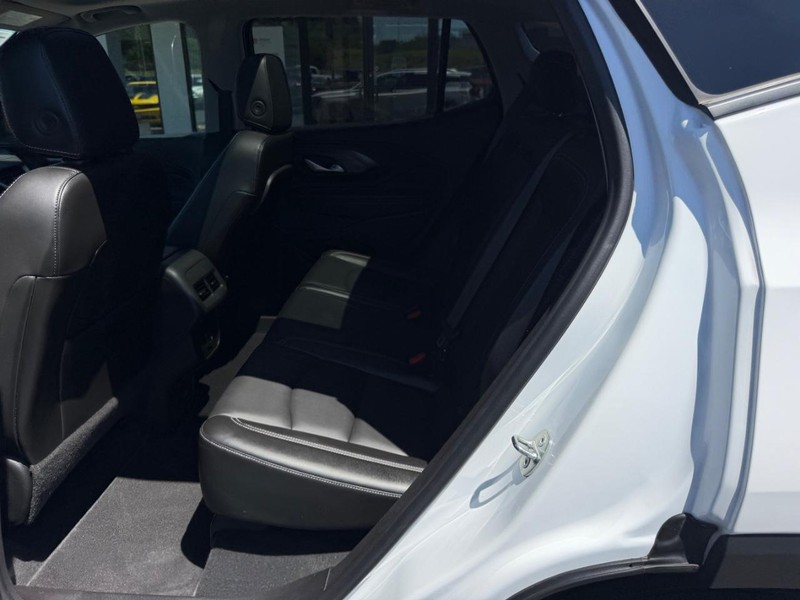 GMC Terrain Vehicle Full-screen Gallery Image 10
