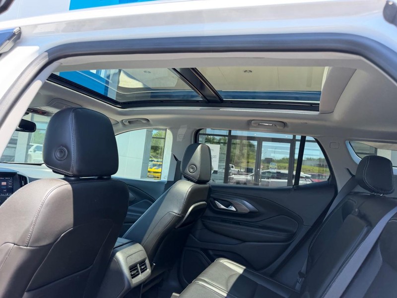 GMC Terrain Vehicle Full-screen Gallery Image 11