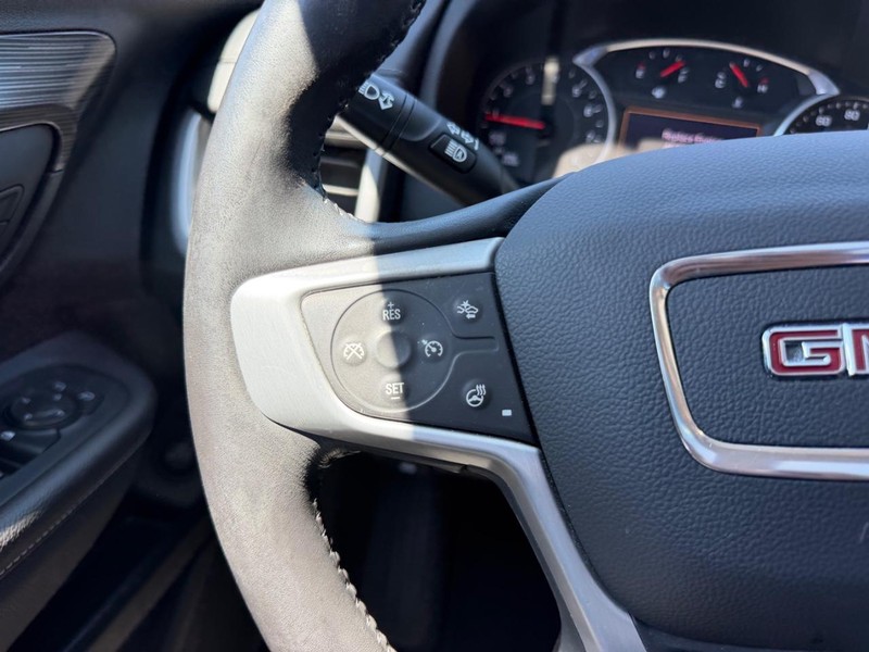 GMC Terrain Vehicle Full-screen Gallery Image 14