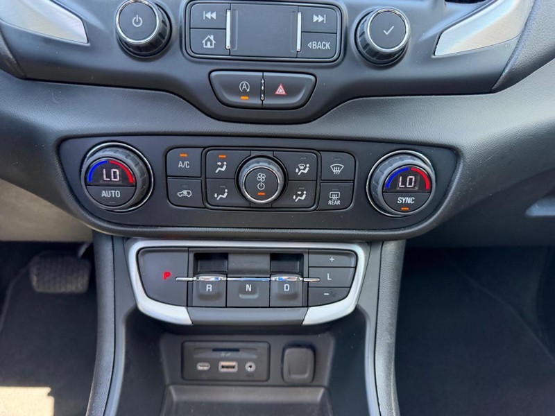 GMC Terrain Vehicle Full-screen Gallery Image 17