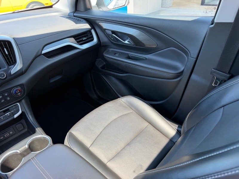 GMC Terrain Vehicle Full-screen Gallery Image 19