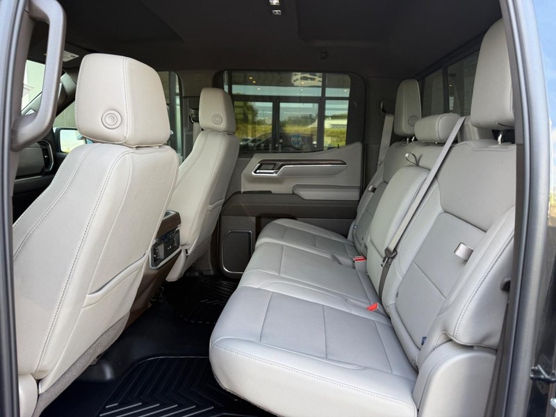 GMC Sierra 1500 Vehicle Full-screen Gallery Image 10
